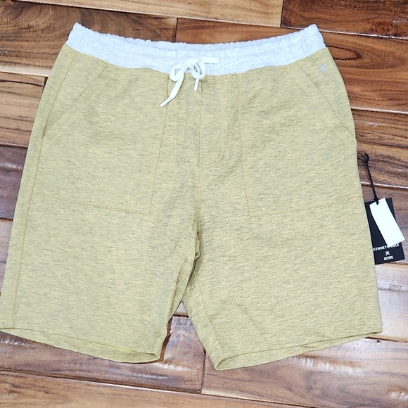 🆕️ Kenneth Cole Active Tech Short - Picture 1 of 7